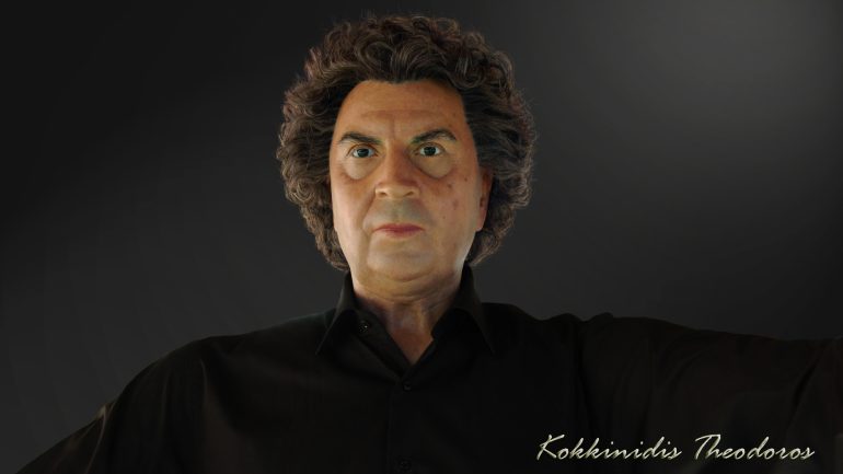 Εντυπωσιάζει το κέρινο ομοίωμα του Μίκη Θεοδωράκη